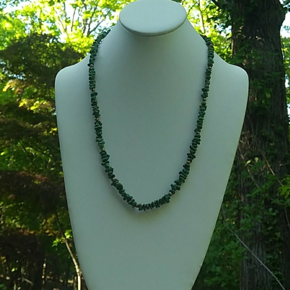 2FT+ VINTAGE All Natural Green Turquoise Chip Necklace **SALE PRICE** - Picture 4 of 12